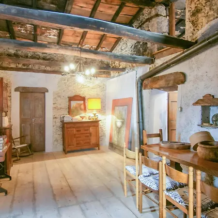 3 Bedroom In Appartement Stazzema