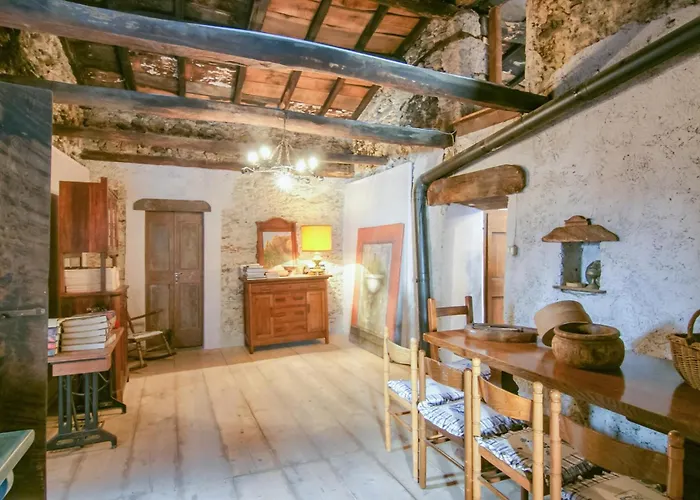 3 Bedroom In Апартаменты Stazzema
